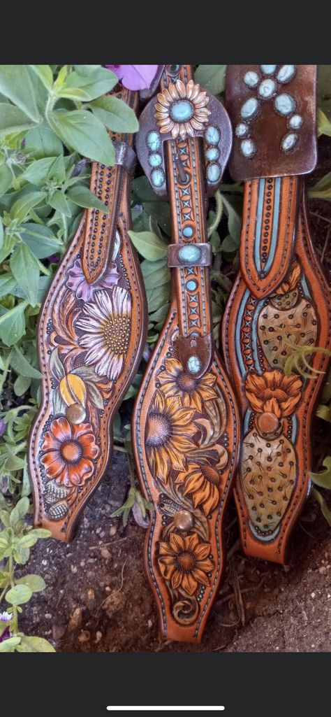 Tooled Leather Headstall, Floral Tooling Patterns, Tooled Headstall, Leather Horse Tack, Handmade Leather Work, Leather Patterns, Leather Tooling Patterns, Tooling Patterns, Western Purses