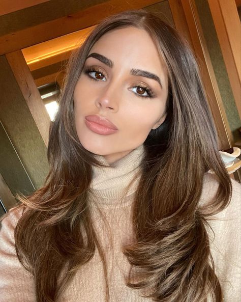 Olivia Culpo Hair, Fall Hair Cuts, Olivia Culpo, Selfie Ideas, Hair Inspo Color, Hair Envy, Laura Mercier, Laser Hair, Medium Length Hair Cuts