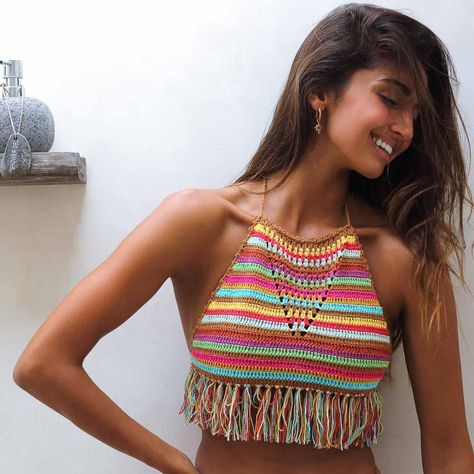 Halters tejidos que tu abuelita necesita hacerte Bikinis Crochet, Lantern Sleeve Sweater, Stylish Crochet, Festival Vibes, Beach Tops, Bottom Clothes, Color Stripes, Cotton Style, Swimwear Tops