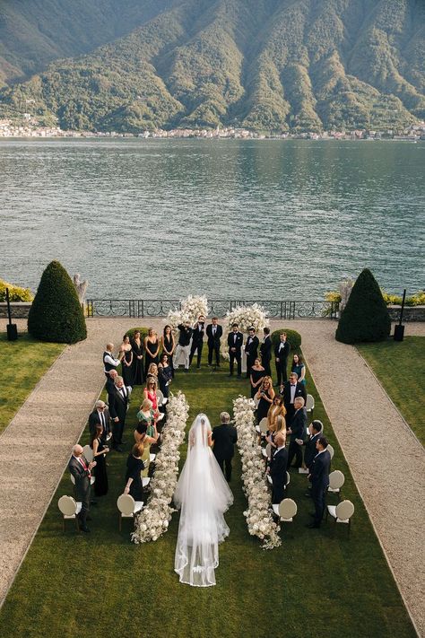 One of the best-known villas for a luxury wedding not only in Italy but also worldwide is the impressive Villa Balbiano on the western shore of Lake Como in the municipality of Ossuccio. Built during the late 1600s by Cardinal Tolomeo Gallio and later expanded and enriched with gardens and fountains by Cardinal Durini, an art and literature lover as well as a keen collector, the villa was transformed into a true masterpiece, while being used to hold lavish parties, feasts, and balls. Villa Balbiano Wedding, Dream Marriage, Destination Wedding Italy, Dream Wedding Decorations, Perfect Husband, Lake Como Wedding, Villa Wedding, Santorini Wedding, Whimsical Wonderland