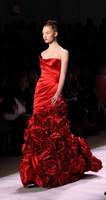 Monique Lhuillier Flower Gown, Mode Rose, Ellie Saab, Fashion Gowns, Couture Mode, Red Gowns, Zuhair Murad, Monique Lhuillier, Rose Dress