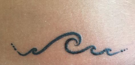 My wave tattoo from Maui*The ocean is a symbol of power, strength, life, mystery, hope and truth. ✌️❤️ Ocean Wave Tattoo, Tattoo Wave, Hawaii Tattoos, Tato Henna, Symbol Of Power, Wave Tattoo, Strength Tattoo, Ocean Tattoos, Hawaiian Tattoo