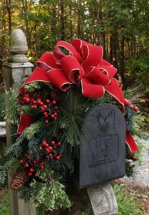 Christmas Mailbox Decorations, Outdoor Christmas Decorations Yard, Outdoor Christmas Diy, Mailbox Decor, Elegant Christmas Decor, Christmas Yard Decorations, Fun Christmas Decorations, Christmas Decorations Diy Outdoor, Christmas Yard