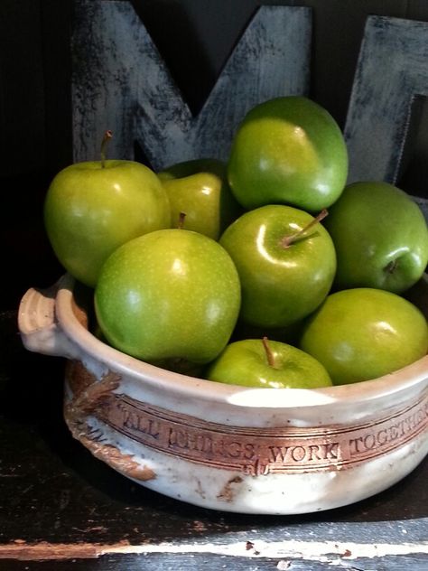 Granny Smith APPLES in Noel with scripture.. Smith Aesthetic, Granny Smith Apple, Color Aesthetic, Green Apples, Granny Smith Apples, Granny Smith, Green Apple, Apples, New Era