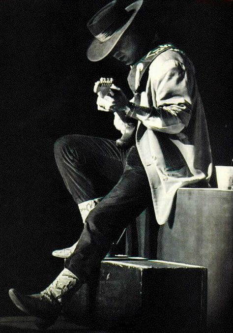 Stevie Ray Vaughan, Mundo Hippie, Arte Jazz, Stevie Ray Vaughn, Blues Musicians, Ray Vaughan, Soul Jazz, Musica Rock, Stevie Ray