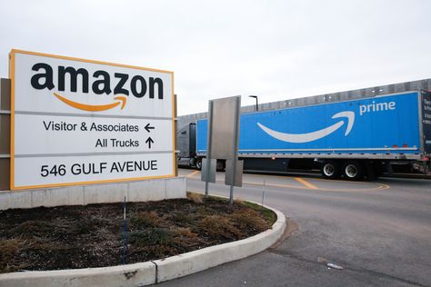 Amazon Employee Dies at Fulfillment Center During Prime Day – Rolling Stone Warehouse Worker, Fulfillment Center, Amazon Fulfillment Center, Health Administration, Labor Union, Morning Post, Counseling Resources, Cnn News, South China