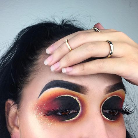 Solar Eclipse Makeup | POPSUGAR Beauty Alien Makeup, Halloween Eye Makeup, Halloween Makeup Inspiration, Smink Inspiration, Makeup Eye Looks, Creative Eye Makeup, Creative Makeup Looks, Sfx Makeup, James Charles