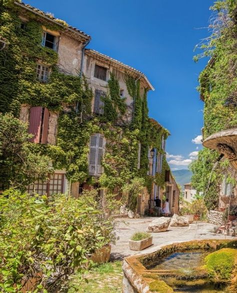 French Villages Cottages, House In France Countryside, Quaint French Villages, Countryside Of France, Beautiful Places France, Cottage In France, Europe Village Aesthetic, South France Villages, France Village Aesthetic