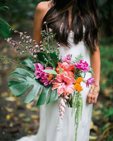 Hawaii Tropical Wedding Flowers. Frond Wedding Bouquet. Hawaiian Wedding Florals. Hawaiian Bouquet. Keys Florida, Tropical Wedding Bouquets, Tropical Wedding Theme, Islamorada Florida, Tropical Wedding Flowers, Tropical Bridal, Beach Wedding Reception, Fiesta Tropical, Beach Wedding Flowers