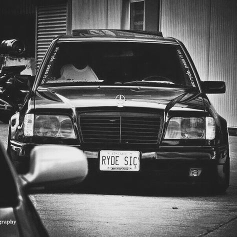 Mercedes 300e, Mercedes 124, Mercedes Classic, Mercedes 220, Mercedes Benz C220, Black Mercedes, Mercedes Benz Wallpaper, Black Mercedes Benz, Merc Benz