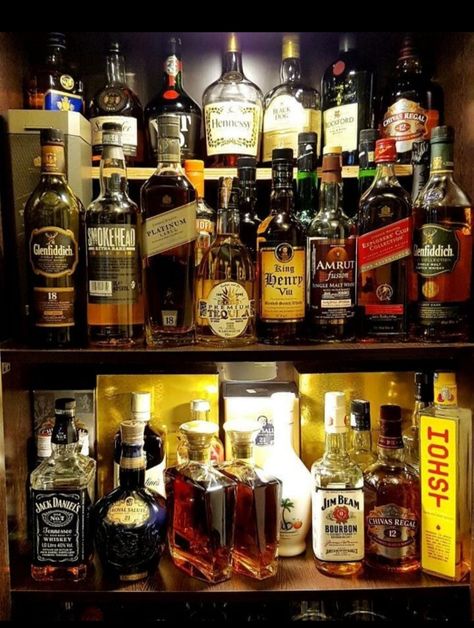 Asian Backyard, Fem Harry, Dark Harry, Home Bar Cabinet, Whisky Drinks, Liquor Bar, Diy Home Bar, Bar Interior Design, Alcohol Drinks