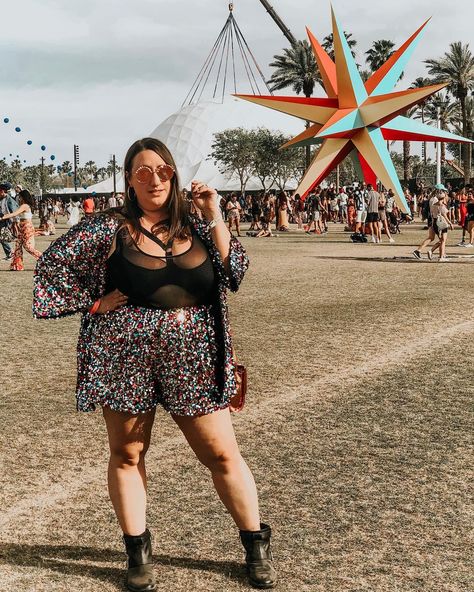 Fat People Like Music and Crop Tops Too. When Will Festival Fashion Catch Up? Outfit For Chubby, Electric Forest Outfit, Outfits For Chubby Girls, Plus Size Rave, Festival Crop Tops, Edc Outfits, Look Festival, Clubbing Outfits, Music Festival Outfits