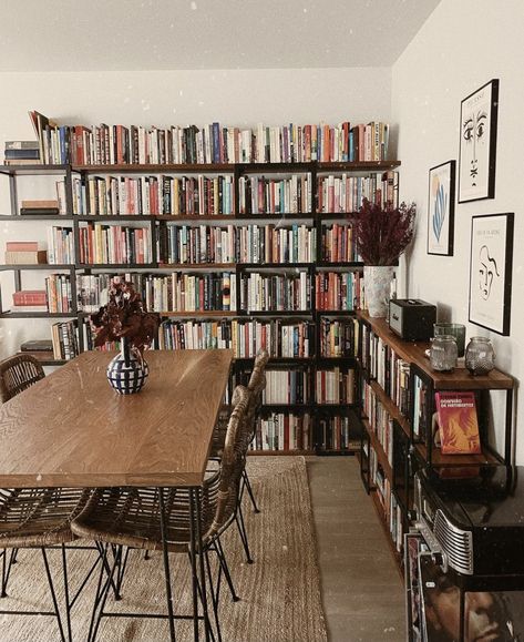 Small Home Library Ideas, Small Home Library, Large Bookshelves, Rustic Bookcase, Wood Bookshelves, Beautiful Dining Rooms, Home Libraries, Home Library, Small Home