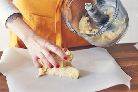 How To Make Shortbread Cookies | Kitchn Laceys Cookies Recipe, Rosemary Shortbread Cookies, Baking Lessons, Christina Tosi, Shortbread Recipe, Frozen Cookie Dough, Vanilla Recipes, Shortbread Cookie Recipe, Cookies Baking