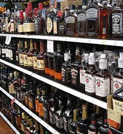 Good Whiskey Brands, Bourbon Whiskey Brands, Best Bourbon Whiskey, Whiskey And Cigars, Wheated Bourbon, Bourbon Brands, Classic Drinks, Best Bourbon, Bourbon Tasting