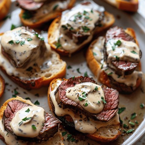 Beef Tenderloin Appetizers Filet Mignon, Roast Beef Dinner Recipes, Beef Party Appetizers, Gourmet Dinner Ideas Entertaining, Recipes For Dinner Guests, Steak On Bread Appetizer, Elevated Dinner Ideas, Filet Appetizer Recipes, Entertaining Must Haves