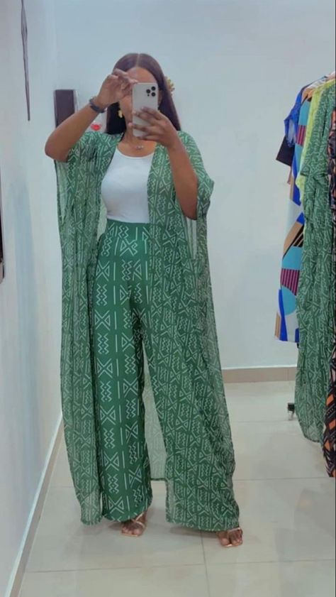 Trend Modest Dresses Fashion, 2piece Outfits, Mode Kimono, Chic Dress Classy, African Inspired Clothing, African Print Dress Designs, African Fashion Modern, African Fashion Women Clothing, Classy Dress Outfits