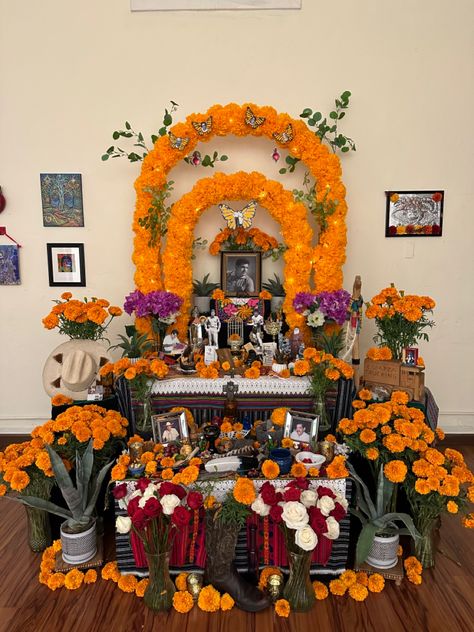 Offrenda Table Ideas Decor, Dia De Los Muertos Decorations Ideas Diy, Day Of The Dead Altar Ideas, Ofrenda Ideas Diy, Dia De Los Muertos Decorations Ideas Altars, Diy Altar De Muertos Ideas, Ofrendas Ideas, Simple Ofrenda Ideas, Small Ofrenda Ideas