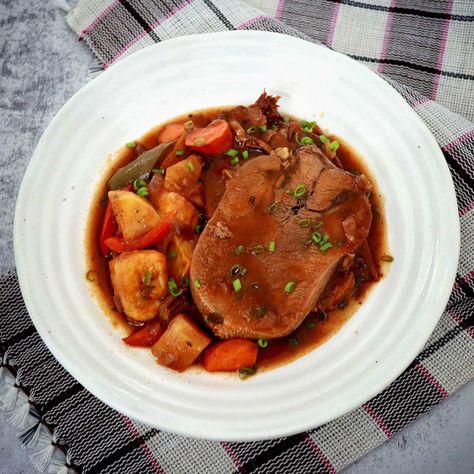 Lengua (beef tongue) estofado Ox Tongue Recipe, Beef Tongue Stew, Estofado Recipe, Tongue Recipes, Offal Recipes, Spaghetti With Ground Beef, Filipino Recipe, Ground Beef Pasta, Beef Tongue