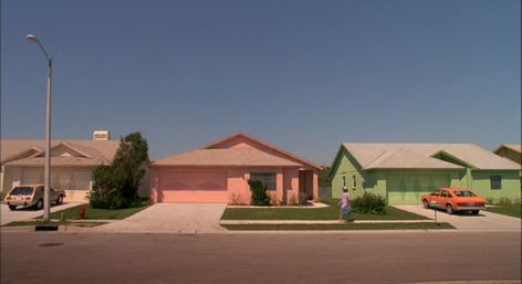 Edward Scissorhands Movie Color Palette, Famous Movie Scenes, Pastel House, Edward Scissorhands, Famous Movies, Glass Animals, Cultura Pop, Tim Burton, Movie Scenes