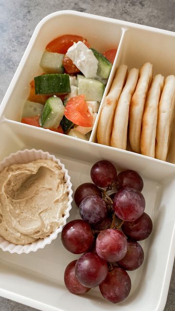 Rachel Dodge on Instagram: "Mediterranean Snack Box : Meal prep by adding hummus, cucumber & tomato salad (with feta), mini pitas and fresh fruit. This snack box is not only delicious but packed with protein making it a great, healthy option to keep you going throughout the day. #balancedlunch #mealprep #snackbox" Healthy Lunch With Protein, Greek Bento Box Lunch, Low Calorie Snack Box Ideas, Snack Box Healthy, Snack Box Lunch Ideas, Lunchbox Ideas Adults, Lunch Ideas Healthy School, Snack Box Ideas For Adults, Healthy Snack Boxes For Adults