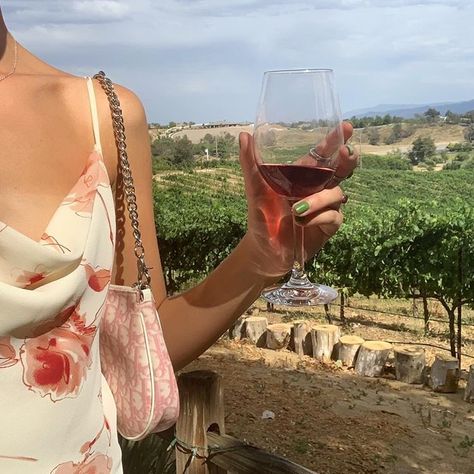 Winery Outfit Summer, Napa Wine Tasting, Wine Tasting Outfit, Wineries Outfit, Summer Wines, Europe Summer, Wine Time, Italian Summer, Wine Tour