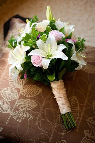 Stargazer Lily Wedding, Stargazer Lily Bouquet, Rose Gold Brooch Bouquet, Outdoor Wedding Backdrops, Prom Bouquet, Simple Wedding Bouquets, Tropical Wedding Inspiration, Tropical Wedding Flowers, Bridal Shower Flowers