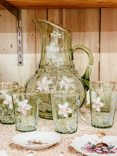 Glassware Set Thrift Home Decor, Thrifted Glassware, Antique Work Table, Thrifting Aesthetic, Old Trophies, Summer Flower Bouquet, Summer Thrift, Backyard Table, Yard Sale Signs