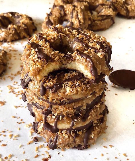 Samoa Cookies Healthy, Paleo Shortbread Cookies, Samoa Cookies Recipe, Samoas Recipe, Samoa Cookies, Cookies Healthy, Paleo Cookies, Paleo Sweets, Paleo Vegan