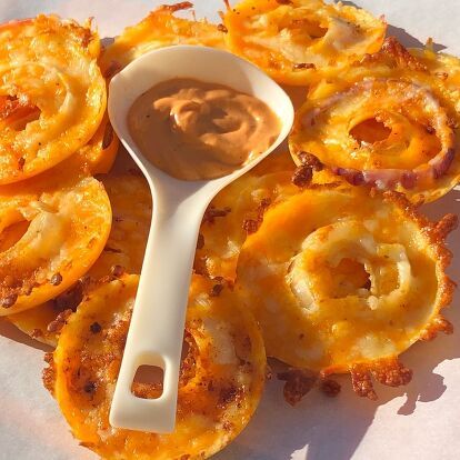 Keto Onion Rings With Cheese, Onion Rings With Cheese, Buffalo Seasoning, Keto Onion Rings, Gluten Free Onion Rings, Cheese And Onion Crisps, Baked Onion Rings, Onion Rings Recipe, Thick Rings