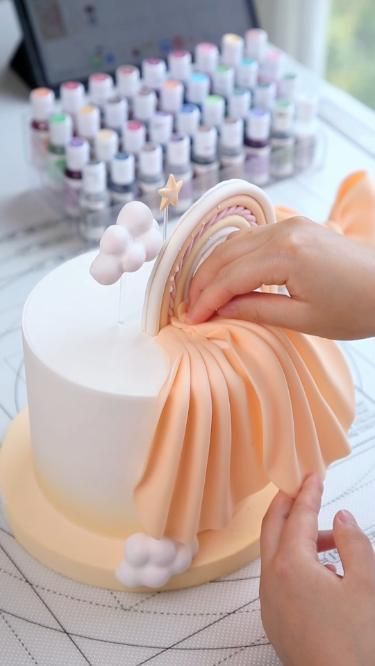 Kue Fondant, Easy Fondant, Learn Cake Decorating, Fondant Bow, Fondant Cake Designs, Fondant Recipe, Cake Decorating Icing, Cake Decorating For Beginners, Bow Cakes