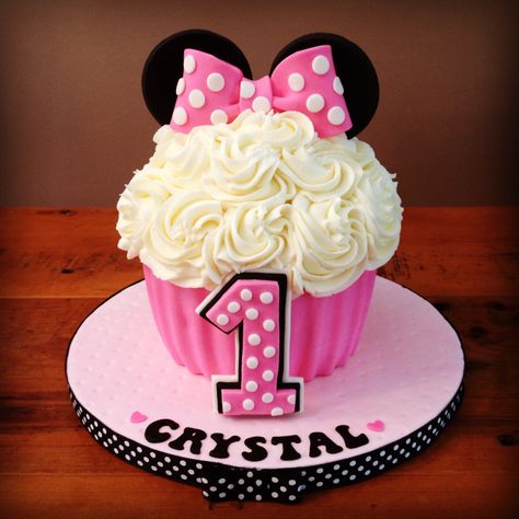 Minnie Mouse Smash Cake - Giant Cupcake Pan Minnie Mouse Smash Cake, Smash Cake Ideas, Minnie Mouse Cupcake, Minnie Mouse Birthday Theme, Giant Cupcake Cakes, Minnie Mouse First Birthday, Minnie Mouse Birthday Cakes, Minnie Mouse Cupcakes, Bolo Minnie