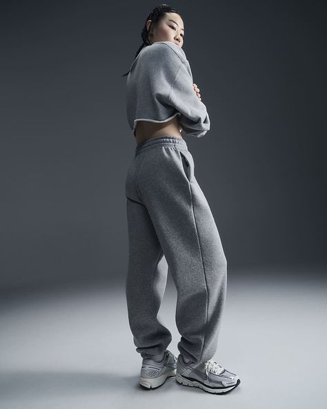 Nike Sportswear Phoenix Fleece Women's High-Waisted Oversized Sweatpants. Nike.com Grey Outfit Women, Nike Sportswear Phoenix Fleece, Jordan Shop, Oversized Sweatpants, Nike Tracksuit, Luxury Loungewear, Tall Hoodies, Loungewear Luxury, Grey Outfit