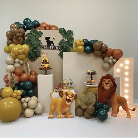 Simba Balloon Decoration, Simba Birthday Decorations, Lion King Birthday Decor, Lion King Balloon Arch, Simba Birthday Theme, Simba 1st Birthday Party Ideas, Lion King Balloon Garland, Simba Lion King Birthday Party Ideas, Simba Decorations