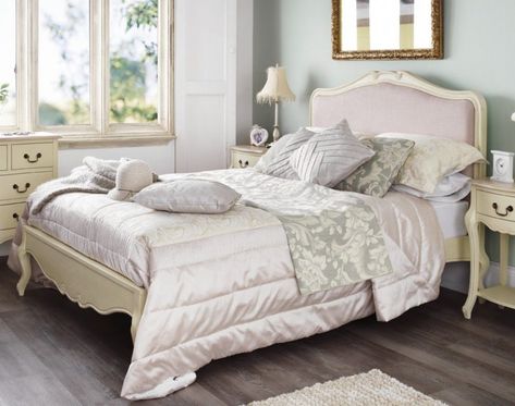 elegant-king-size-beds-headboard-grey-color-headboard-with-white-wooden-frames-white-wooden-bed-frames-white-silky-floral-pattern-covered-bedding-sheets-white-wooden-bedside-tables-with-drawers-king-936x738 Camera Shabby Chic, Modern Chic Decor, Wood And Upholstered Bed, Bedroom Furniture Uk, Shabby Chic Bedroom Furniture, Chic Chair, Disney Princess Belle, Style Shabby Chic, Decor Shabby Chic