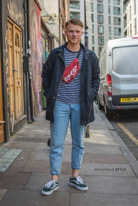 This is Gento on the streets of London in 2019 wearing Green Vans, Washed Jeans, Navy Striped T-Shirt and Navy Raincoat. Green Vans Outfit Men, Green Vans Outfit, Vans Verdes, Vans Outfit Men, Navy Raincoat, Tenis Vans, Green Vans, Vans Outfit, Streets Of London