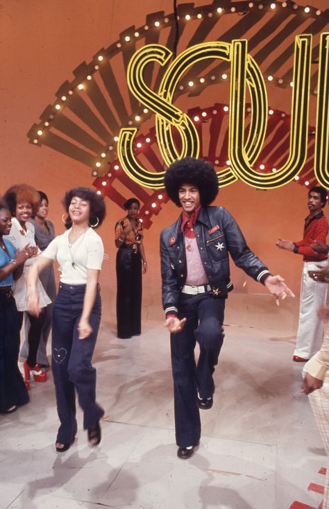 Boogie Nights Party, Soul Train Aesthetic, Black 70s Aesthetic, Motown Aesthetic, Soul Train Fashion, Magazine Poses, Soul Train Dancers, Soul Train Party, 70s Soul