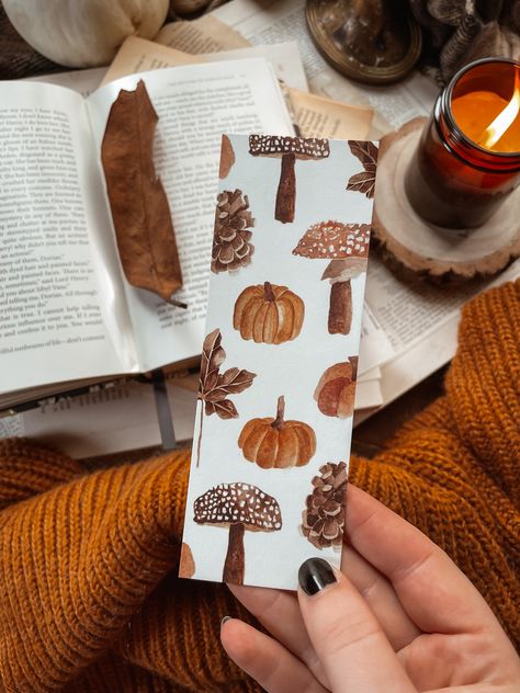 Hand drawn elements on autumn painted onto a luxurious paper. Perfect for a cosy evening of reading. Double sided. Autumn Handmade Decoration, My Fall Aesthetic, Paint A Bookmark, Autumn Card Ideas, Bookmark Photography, Autumn Aesthetic Gilmore, Autumn Crafts For Adults, Autumn Diys, Aesthetic Background Green