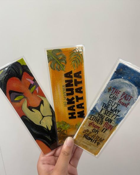 lion king bookmarks 🦁✨ 2x6 laminated for protection DM to order your own custom bookmarks #lionking #art #handpainted #bookmark Disney Bookmarks Diy, Disney Bookmarks, Custom Bookmarks, Lion King, Lion, Hand Painted, Disney, Quick Saves, Art