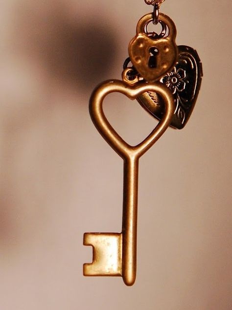 Heart Shaped Two Keys Necklace For Anniversary, Best Wallpaper For Mobile, Key Pendant Jewelry In Metal, Valentine's Day Heart Pendant Jewelry With Two Keys, Hecate Goddess, Elegant Heart-shaped Key Jewelry, Golden Key, Amoled Wallpapers, Dreamy Artwork