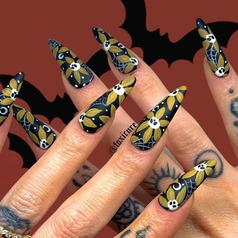 Spooky Easter Nails, Gothic Easter Nails, Spooky Spring Nails, Spring Gothic Nails, Dark Easter Nails, Goth Easter Nails, Tattoo Nails Designs, Dark Flower Nails, Gothic Spring Nails