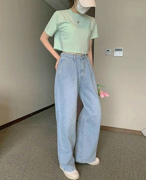 Light Blue Wide Leg Jeans Outfit, Ootd Korean Style Casual, Jeans And T Shirt Outfit, Outfit Korean Style, Korean Casual Outfits, Casual Day Outfits, Easy Trendy Outfits, Black High Waist, Straight Fit Jeans