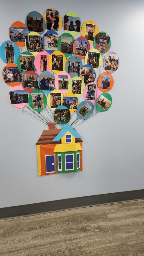 Cool Preschool Classrooms, Family Classroom Door Decoration, Diversity Bulletin Board Ideas Preschool, Family Wall In Preschool, Classroom Family Photo Display, Family Display Boards Nursery, Preschool Classroom Set Up Centers, Daycare Picture Wall, Preschool Wall Art Classroom