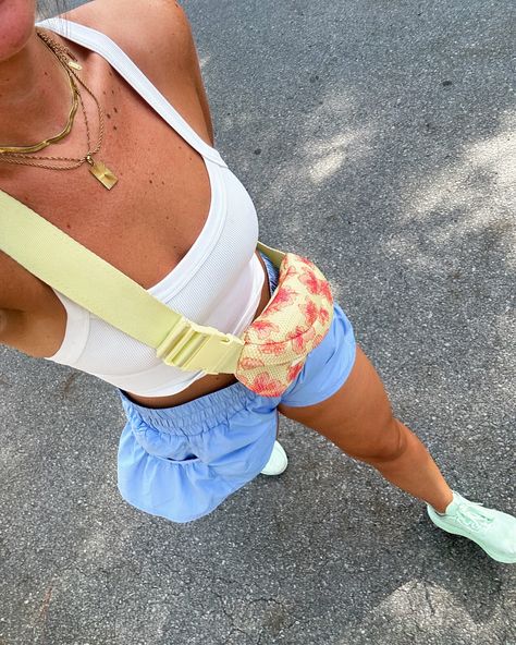 a very Florida summer !!! Florida College Outfits, Florida Girl Outfits, Casual Coastal Outfits, Summer Outfits Australia, Summer Sporty Outfits, Florida Fits, Sporty Summer Outfits, Beach Aesthetic Outfits, Ootd Beach