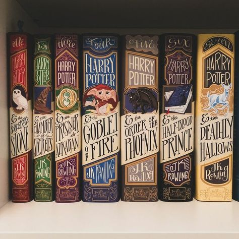 Cute book covers ✨️ Cute Book Covers, Harry Potter All Books, Harry Potter Stencils, Pretty Bookshelves, Disney Nutcracker, Harry Potter Bathroom, Cover Harry Potter, Harry Potter Book Covers, Pretty Books