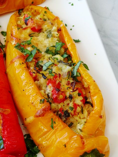 Sweet Long Peppers Stuffed with Cauliflower Rice Cubanelle Pepper Recipe Vegetarian, Stuffed Long Sweet Peppers, Long Sweet Pepper Recipes, Stuffed Long Peppers, Italian Peppers, Vegetable Ideas, Sweet Pepper Recipes, Stuffed Peppers Recipe, Long Pepper