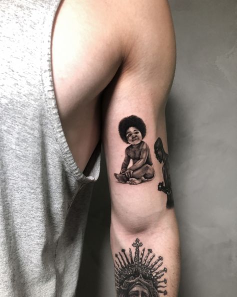 Nas Tattoo Rap, Biggie Tattoo Ideas, Hiphop Tattoo Old School, Ready To Die Tattoo, 2pac Tattoos Ideas, 2 Pac Tattoo, Biggie Smalls Tattoo, Biggie Tattoo, Tupac Tattoo Ideas