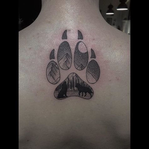 Wolf Print Tattoo, Wolf Paw Tattoo, Paw Tattoo Ideas, Wolf Face Drawing, Wolf Paw Tattoos, Wolf Pack Tattoo, Celtic Wolf Tattoo, Watercolor Wolf Tattoo, Howling Wolf Tattoo