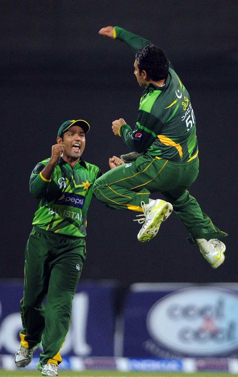 Saeed Ajmal celebrates after removing David Hussey vs Australia,1st ODI Sharjah 28 Aug 2012 Babar Azam Dpz, Pink Wallpaper Quotes, Multi Colored Eyes, Motorcycle Leathers Suit, Ab De Villiers Photo, Peaky Blinders Characters, Cricket Poster, Boxing Posters, Babar Azam