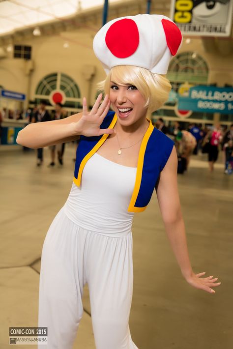 Toad Cosplay from San Diego Comic Con 2015 Toad Mario Costume, Toad Cosplay, Mario Costume Women, Yoshi Halloween, Wario Costume, Super Mario Kostüm, Toad Mario Bros, Super Mario Bros Costumes, Mario Kart Costumes